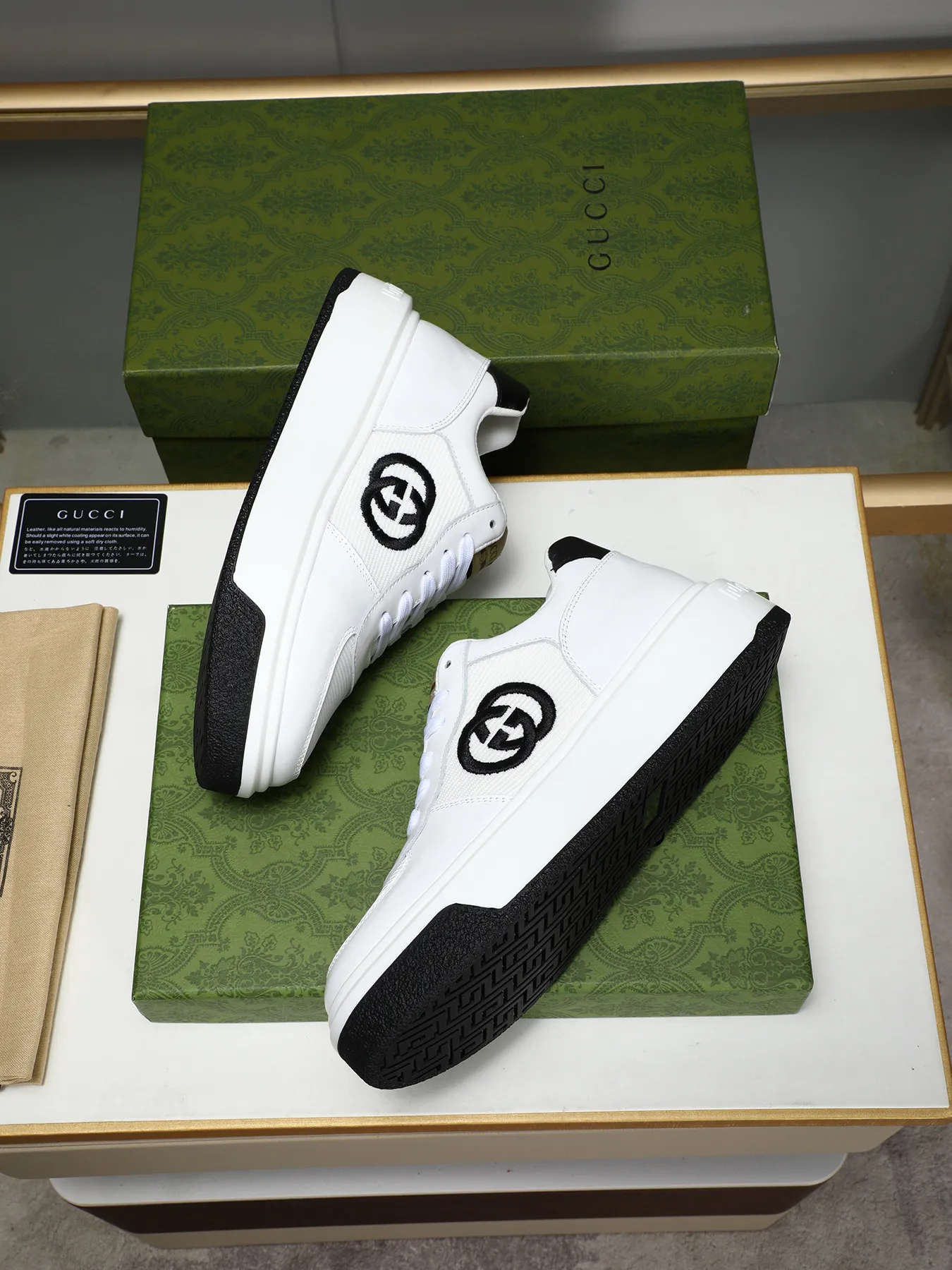 Men's shoes 💰480 New men's shoes GUCCI Fashion trend Made of first-layer calfskin ➕ washed sheep lining! The foot feels super comfortable and the workmanship is impeccable. Foam ultra-light outsole, size: 38-44 (45 customized) 4 colors to choose from!